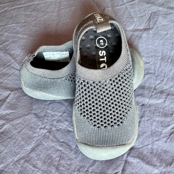 BNWOT Stonz Water Shoes - Picture 2 of 5